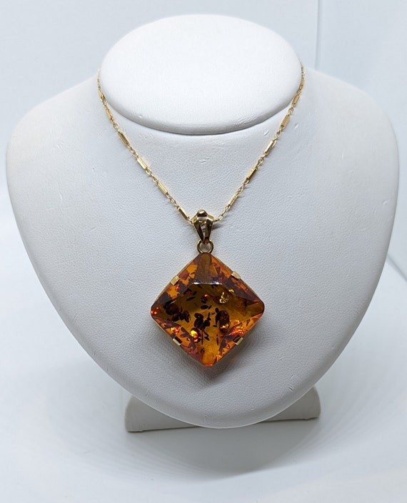 14K Yellow Gold Antique Amber Pendant