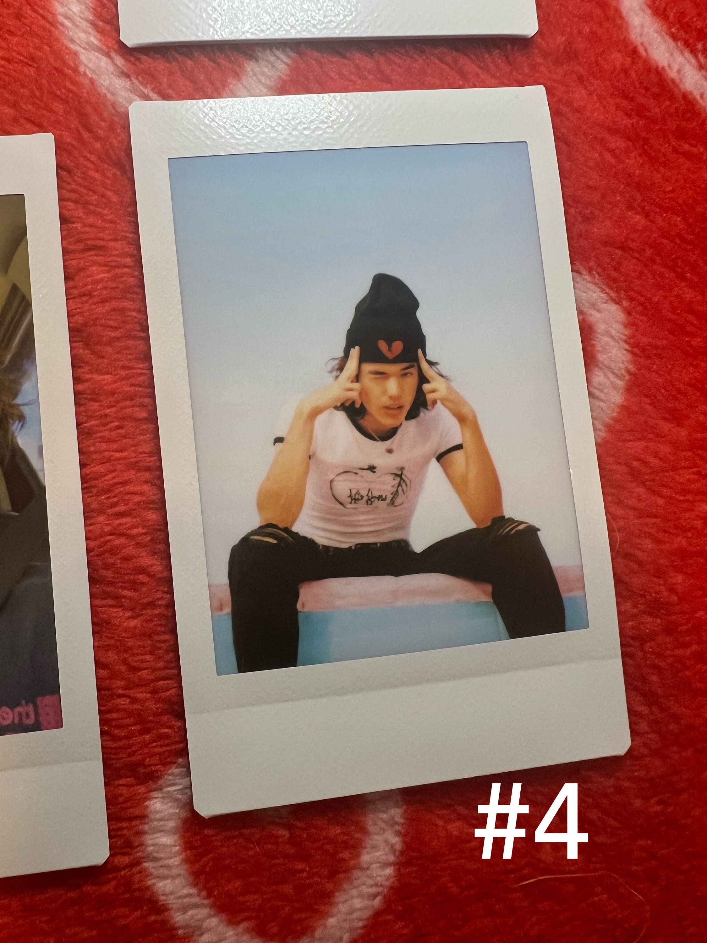 輝い Polaroid Gray Conan Pictures Etsy - ミュージシャン