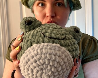 Crochet Amigurumi Frog Plush