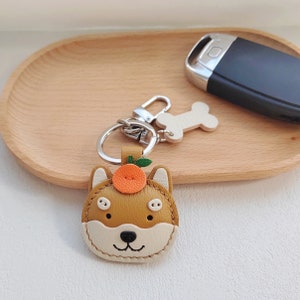 Llavero de piel auténtica de cabra francesa suave con cierre, bonito colgante para bolso de mano con forma de perro Shiba, accesorios para animales hechos a mano, bonitos regalos para amigos