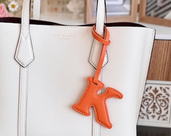 Llavero de cuero con inicial personalizada, dije para bolso con monograma personalizado, etiqueta con letra de cuero de cabra francés hecha a mano