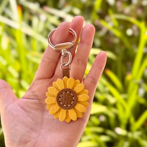 Genuine Leather Sunflower Key Fob, Handmade Yellow Flower Bag Charm, Cute Keychain Gift for Her, Custom Floral Accessory