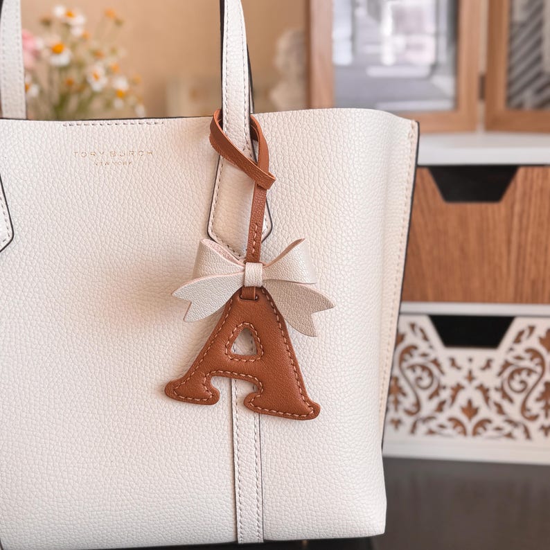 Llavero con inicial de cuero personalizado para bolso, llavero con lazo hecho a mano No Patch