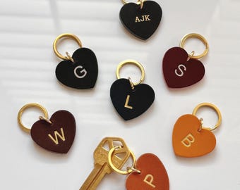 Mini llavero de cuero con inicial de corazón, llavero con monograma personalizado