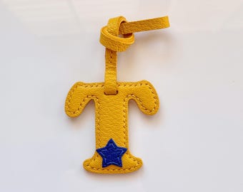 Llavero de cuero personalizado con inicial y estrella, dije para bolso de piel de cabra