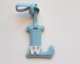 Charm de bolso personalizado de cuero con inicial y parche, llavero con letra personalizada, bonito charm para bolso con monograma