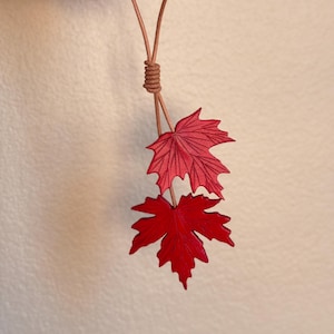 Handgefertigter Ahornblatt-Leder-Taschenanhänger, echtes Leder-Blattanhänger für Taschen, Schlüsselanhänger und Accessoires, Naturästhetisches Geschenk
