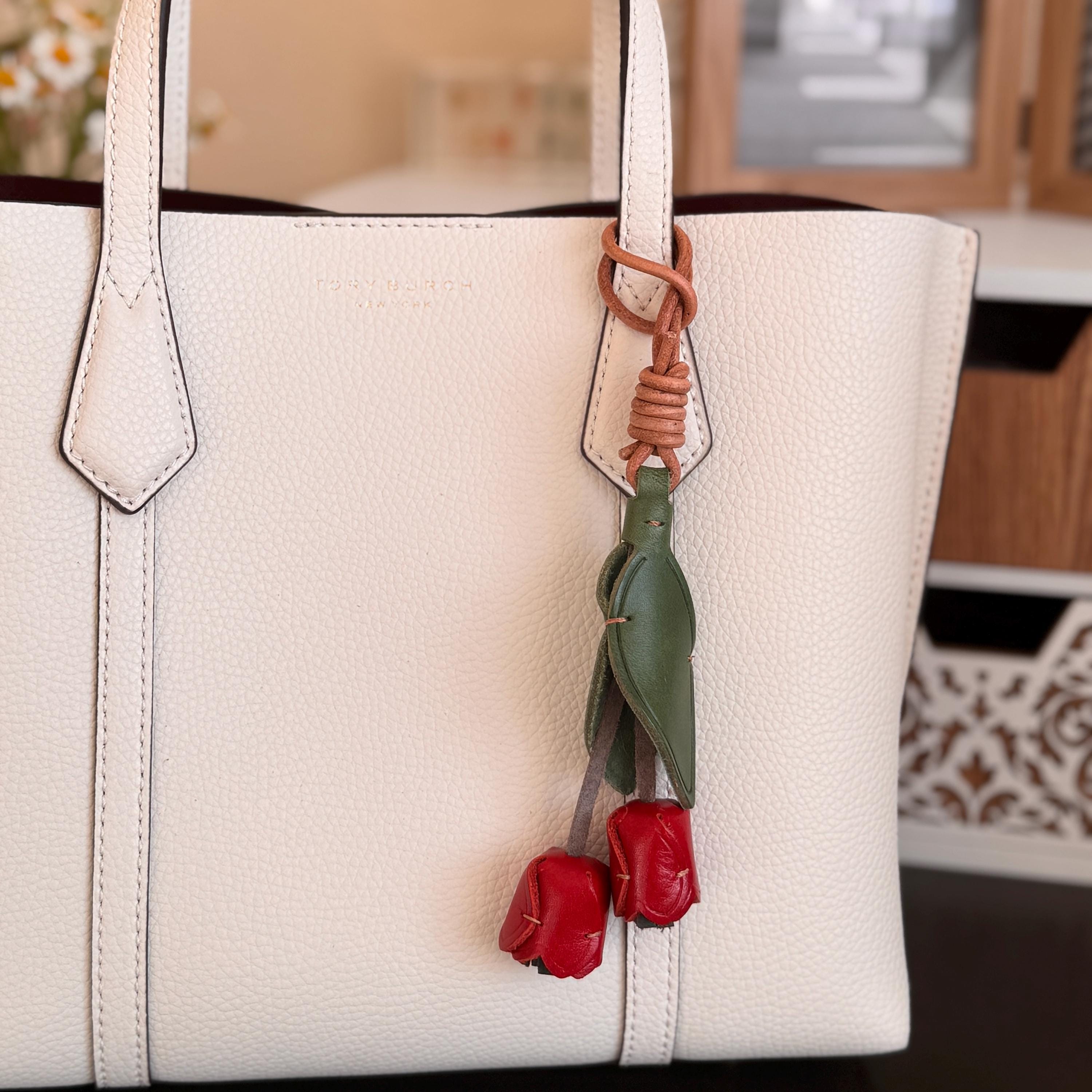 ハンドメイドレザーのチューリップバッグチャーム：花柄の財布 