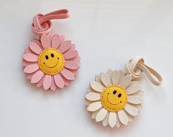 Smiley Flower Bag Charm, Handmade Leather Daisy Purse Charm, Pink Flower Keychain, Cute Bag Accessory, Gift for Her