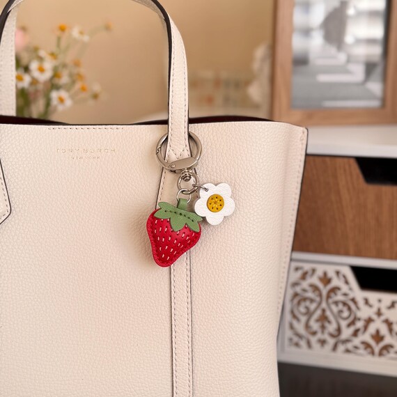 Portachiavi Fragola Con Ciondolo Coniglietto: Accessorio Carino E Adorabile Per Borse, Chiavi O Agenda, Realizzato A Mano