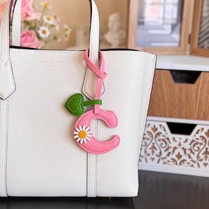 Daisy Flower Luxury Leather Initial Bag Charm, Custom Handmade Monogram Letter Keychain, Name Purse Accessories, Birthday Gifts For Her/Him