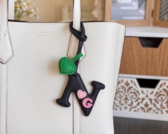 Gepersonaliseerde sleutelhanger van Frans geitenleer, handgemaakte tasbedel met alfabet