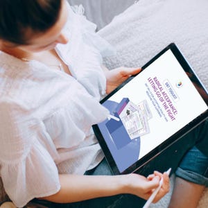 Puede incluir: Una tableta digital que muestra un documento de kit de herramientas DBT titulado Radical Acceptance: Letting Go of the Fight. La pantalla muestra un gr&aacute;fico de una caja azul que contiene varias p&aacute;ginas de documentos blancos con texto morado y un peque&ntilde;o logotipo circular colorido.