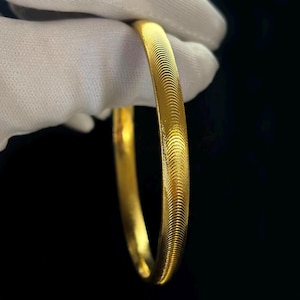 VTG Golden Cat's Eye Pattern Bangle Bracelet Gold-plated? marked '999'