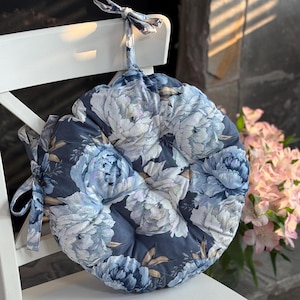 Peony Round Chair Cushion with Flowers Print Tufted Seat Pad with Ties Gift for Garden Lovers Soft Floral Pad for Dining Chairs Cozy Gift