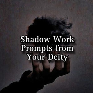 Könnte beinhalten: Ein dunkles Bild mit dem Text "Shadow Work Prompts from Your Deity". Eine Hand ist als Silhouette zu sehen, die scheinbar eine dunkle, wolkenartige Form hält. Der Hintergrund ist ein gedämpftes, strukturiertes Grau.