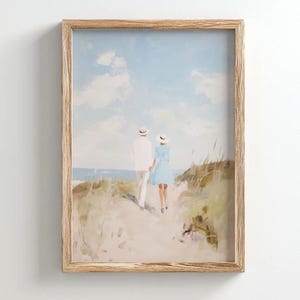 Paar wandelen op zandstrand pad posterprint, gedempte pastels en neutrale tinten, romantische kustkunst, perfect voor ontspanning of woondecoratie P296