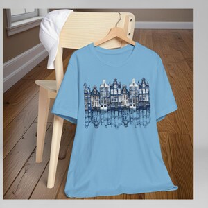 Delft Blue Amsterdam Shirt Canal Houses Design Dutch Heritage Tee Holland Travel Gift Unisex Jersey Apparel Netherlands Architecture Print Comfortable Cotton Casual Wear European Souvenir Tshirt World Traveler Present Cultural Pride