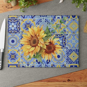 Glass Cutting Board, Sunflowers kitchen cutting board, Farmhouse Kitchen, Vintage Sunflower kitchen decor, Kitchen gift, Housewarming