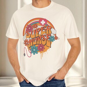 Super Krankenschwester Retro Style T-Shirt, Groovy Vintage medizinisches professionelles T-Shirt, Geschenk für Krankenschwestern, Krankenschwester Wertschätzung Shirt, Krankenhauspersonal