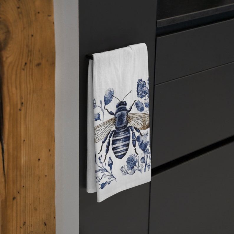 Delft blue bumble bee kitchen Soft Tea Towel - Large cotton dishtowel. Holland design, Blue and white kitchen towel image 3