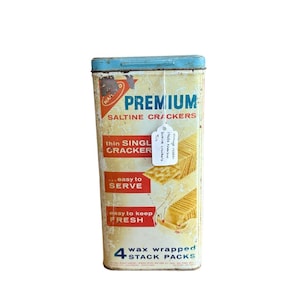 Vintage 1960s Distressed Nabisco Premium Saltine Crackers 14 Oz Metal Tin. Nabisco Saltine Cracker Tin. Nabisco Advertising Tin. Cracker Tin