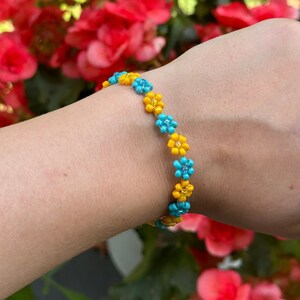 Blue and gold floral beaded bracelet