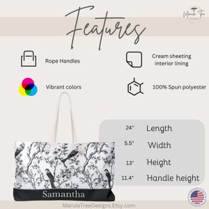 Pode incluir: Bolsa tote com um design de p&aacute;ssaros e flores em preto e branco. Possui al&ccedil;as de corda e forro interno de tecido creme. A bolsa tem 61 cm de comprimento, 14 cm de largura, 33 cm de altura e a altura da al&ccedil;a &eacute; de 29 cm. Feito de 100% poli&eacute;ster fiado.