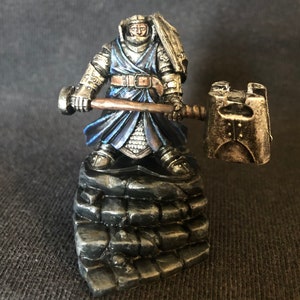 Male fighter, Paladin, Thunderknight : Hand painted dungeons and dragons miniature, D&D