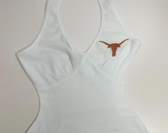 Top corto con cuello halter de los Texas Longhorns - Blanco con vinilo naranja