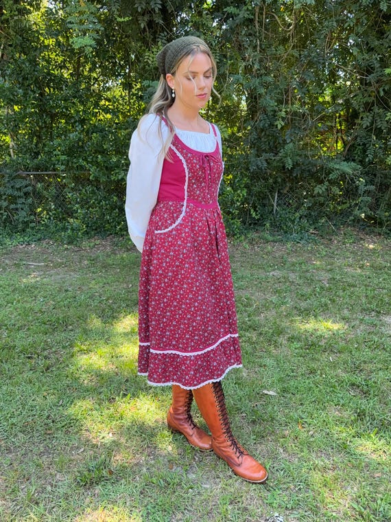 Vintage 1970s red floral prairie dress by Gunne S… - image 3