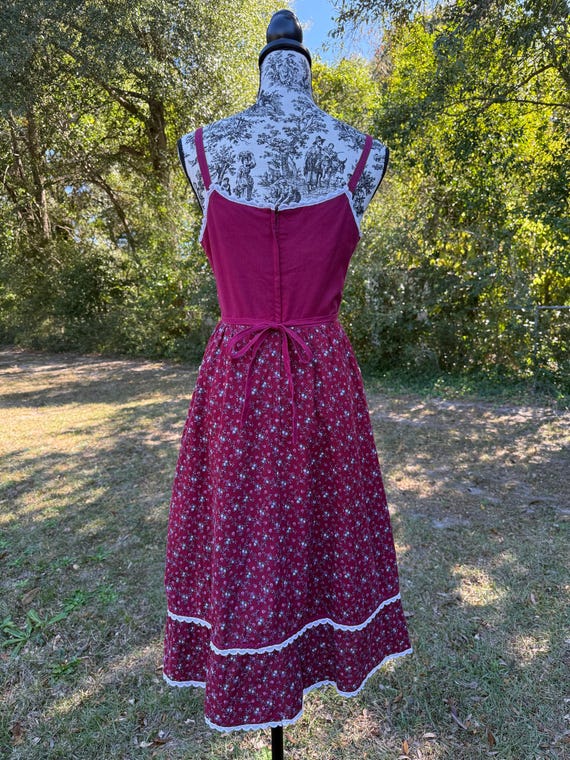 Vintage 1970s red floral prairie dress by Gunne S… - image 10