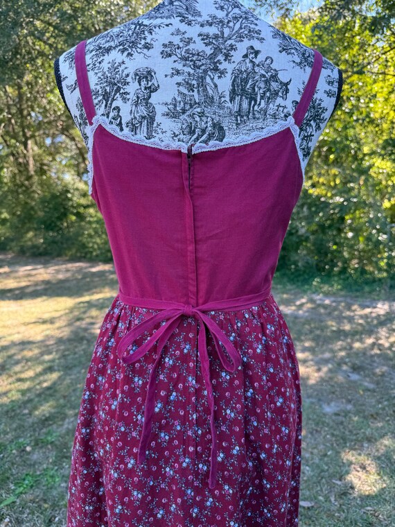 Vintage 1970s red floral prairie dress by Gunne S… - image 11