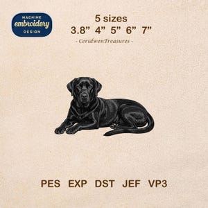 Peut inclure: Motif de broderie d'un Labrador Retriever noir. Le motif comprend le texte "MACHINE EMBROIDERY DESIGN", "5 tailles" et les tailles 3,8", 4", 5", 6" et 7". Le motif comprend également le texte "- Ceridwen Treasures -" et les types de fichiers PES, EXP, DST, JEF et VP3.