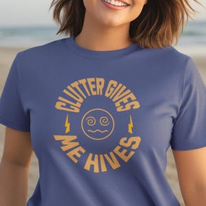 Minimalist Woman Men Top Minimalist Unisex Tee Basic Living Quote t-shirts Basic Minimalism Apparel Clutter Gives Me Hives Shirt Beach