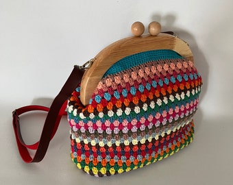 Bolso de aplausos de ganchillo de abuela turquesa - embrague de bloqueo de beso de madera - embrague vintage de ganchillo colorido