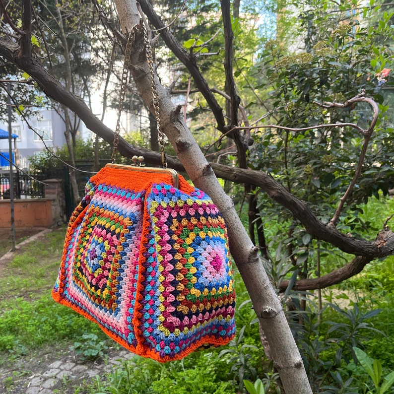 Colorful Granny Square Bag, Large Crochet Purse with Brass Kiss Lock Frame, Crochet Bauletto, Straordinary Big Granny Square Bag zdjęcie 5