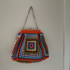 Bolso colorido de la plaza de la abuela, bolso grande de ganchillo con marco de bloqueo de beso de latón, bauletto de ganchillo, bolso cuadrado de la abuela grande extraordinario imagen 1