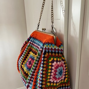 Colorful Granny Square Bag, Large Crochet Purse with Brass Kiss Lock Frame, Crochet Bauletto, Straordinary Big Granny Square Bag zdjęcie 10