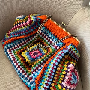 Colorful Granny Square Bag, Large Crochet Purse with Brass Kiss Lock Frame, Crochet Bauletto, Straordinary Big Granny Square Bag zdjęcie 9