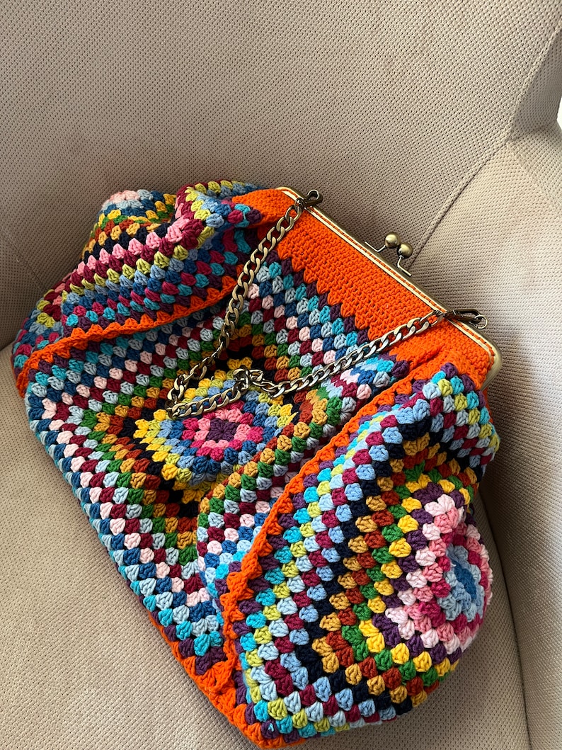 Colorful Granny Square Bag, Large Crochet Purse with Brass Kiss Lock Frame, Crochet Bauletto, Straordinary Big Granny Square Bag zdjęcie 9