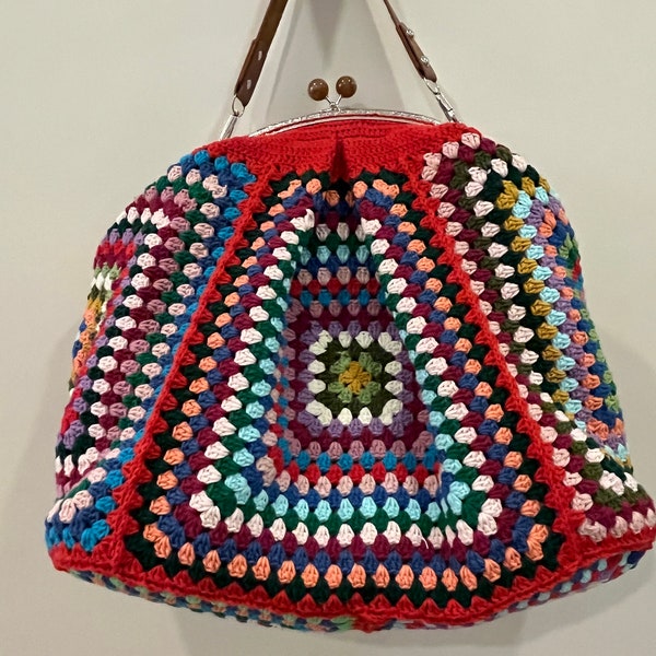 Straordinary Red Big Granny Square Bag, Colorful Granny Square Bag, Large Crochet Purse with Metal Kiss Lock Oval  Frame, Crochet Bauletto