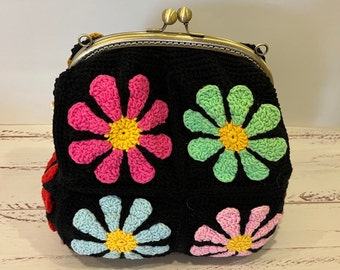 Black Based Crochet Purse Kiss Lock, Chic Retro Daisy Pouch, Crochet Bag with Metal Claps, Vintage Crochet Purse, Granny Square Clutch