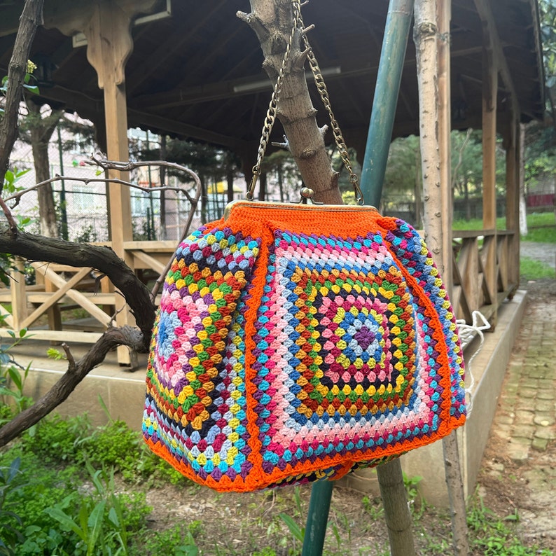 Bolso colorido de la plaza de la abuela, bolso grande de ganchillo con marco de bloqueo de beso de latón, bauletto de ganchillo, bolso cuadrado de la abuela grande extraordinario imagen 6