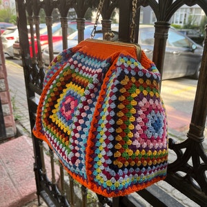 Colorful Granny Square Bag, Large Crochet Purse with Brass Kiss Lock Frame, Crochet Bauletto, Straordinary Big Granny Square Bag zdjęcie 8