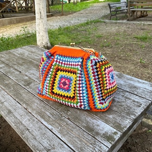 Colorful Granny Square Bag, Large Crochet Purse with Brass Kiss Lock Frame, Crochet Bauletto, Straordinary Big Granny Square Bag zdjęcie 7