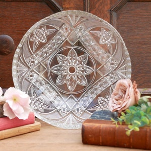 Attractive Heavy Vintage English Moulded Cut Glass Fruit/Dessert/Trifle/Salad Bowl Decorative Glass Dish