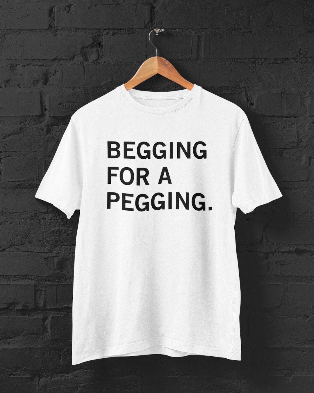Begging For A Pegging T-Shirt - Lustiges Baumwoll Shirt Sommer 2025