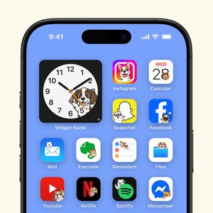 以下が含まれることがあります： スマートフォン画面には、水色の背景にアプリのアイコンが表示されています。アイコンには、犬の時計ウィジェット、Instagram、カレンダー、Snapchat、Facebook、メール、Evernote、リマインダー、ファイル、YouTube、Netflix、Spotify、Messengerが含まれています。
