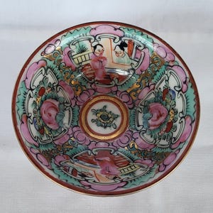 Chinese Famille Rose Hand Painted Rose Medallion Porcelain Bowl